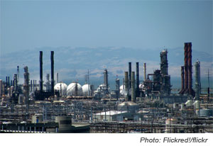 加利福尼亚州里士满的炼油厂。图片:闪烁!flickr /