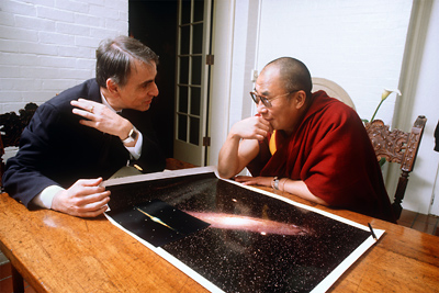 卡尔·萨根认为他有责任将科学信息传播给不同的受众，从普通大众到达赖喇嘛。