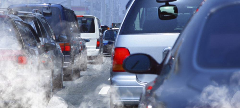 汽车污染是影响人类健康和环境的一个重大问题。