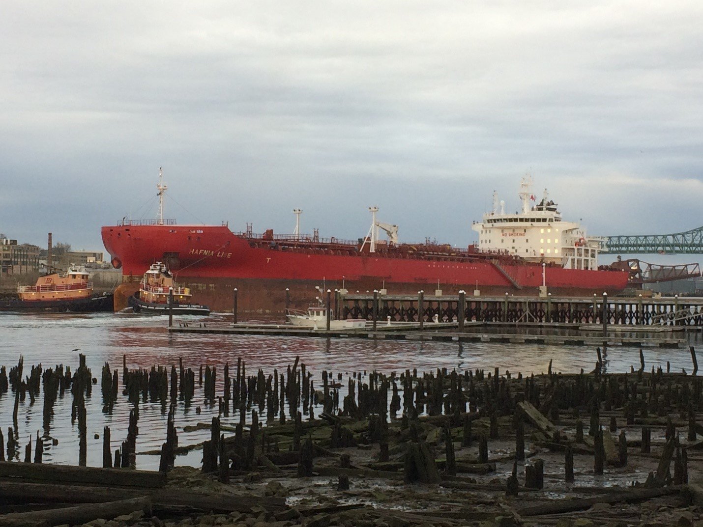 An oil tanker is pulled through Chelsea Creek (photo courtesy of author).