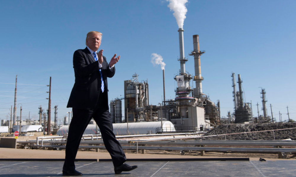 唐纳德·j·特朗普总统在北达科他州曼丹的Andeavor炼油厂。