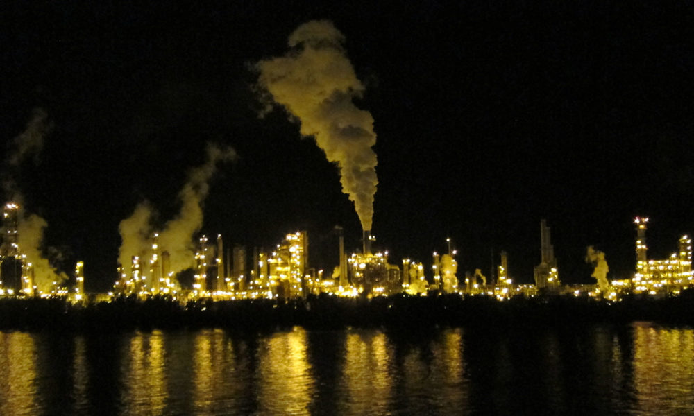路易斯安那州夜间炼油厂
