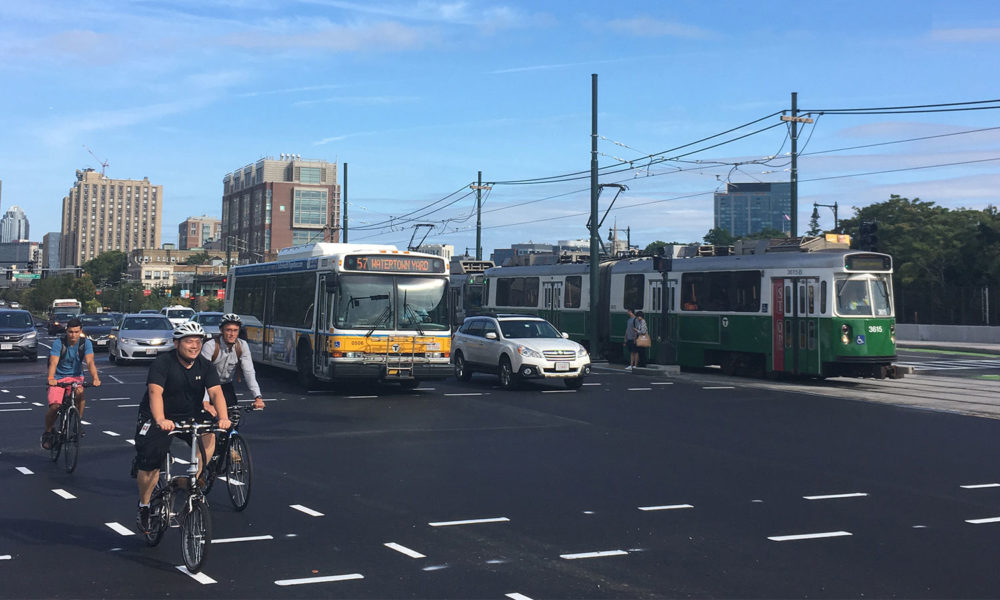 波士顿的自行车道、MBTA公交和绿线电车