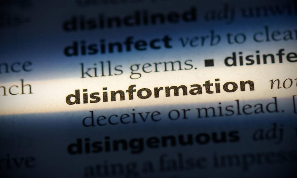 突出显示了字典页面上虚假信息的定义