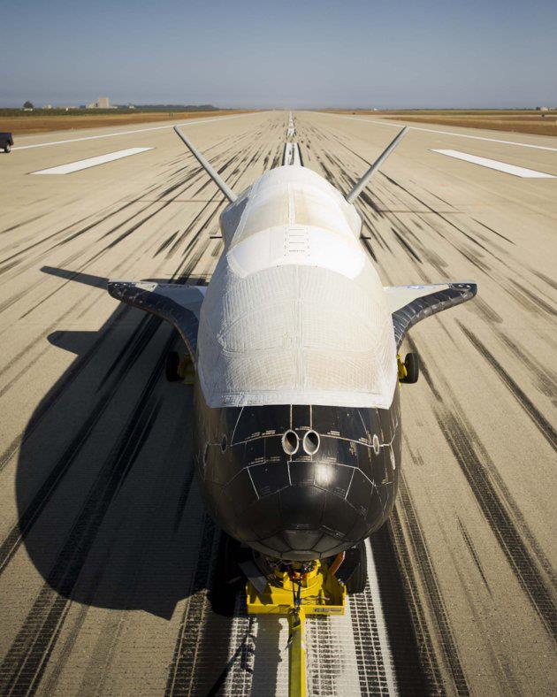 X-37B轨道测试飞行器(OTV)在上一次任务中从轨道返回范登堡空军基地。(来源:波音公司)