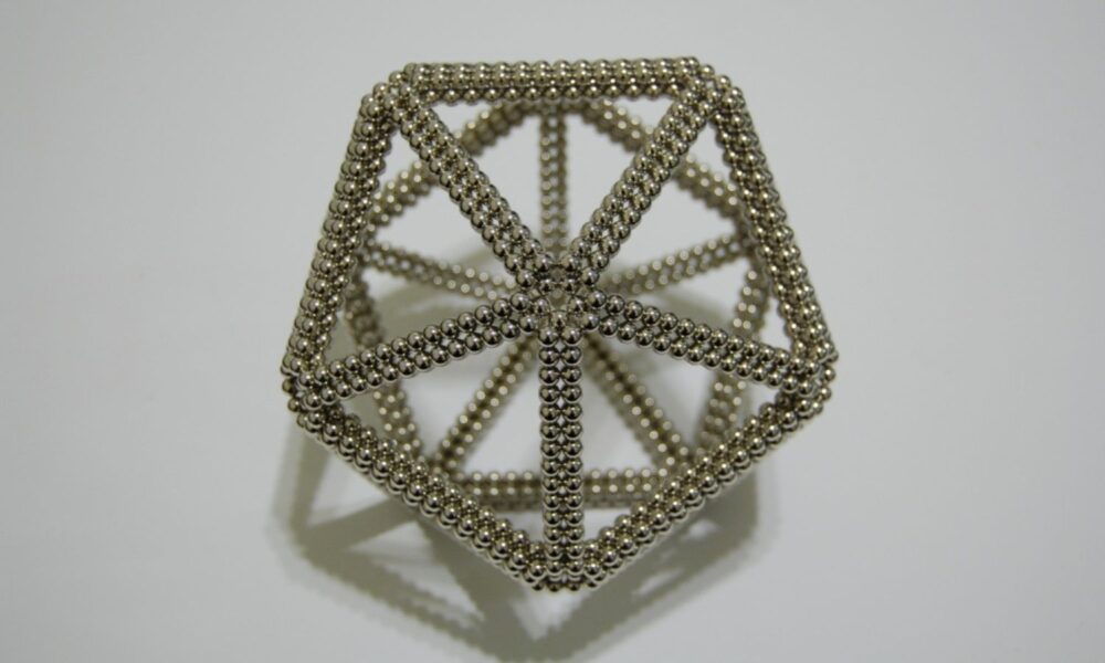 二十面体形状的钕磁铁。
